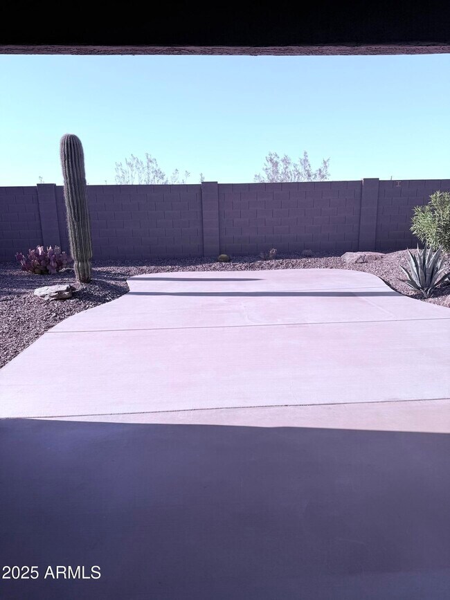 Building Photo - 320 Phantom Dr