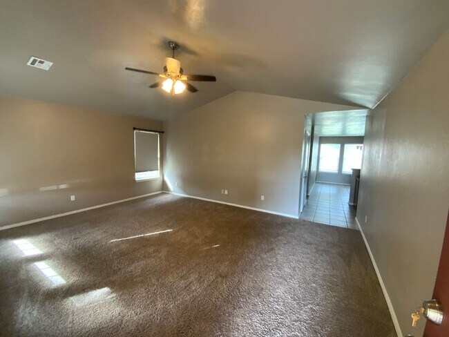 Building Photo - 3 bedroom 2 bath - SW OKC