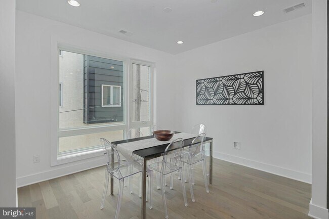 Building Photo - Pennsport Townhome with Garaged Parking