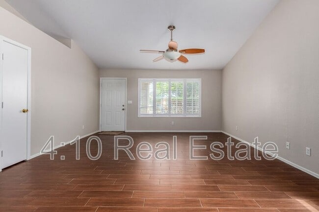 Building Photo - 2085 W Harbour Dr