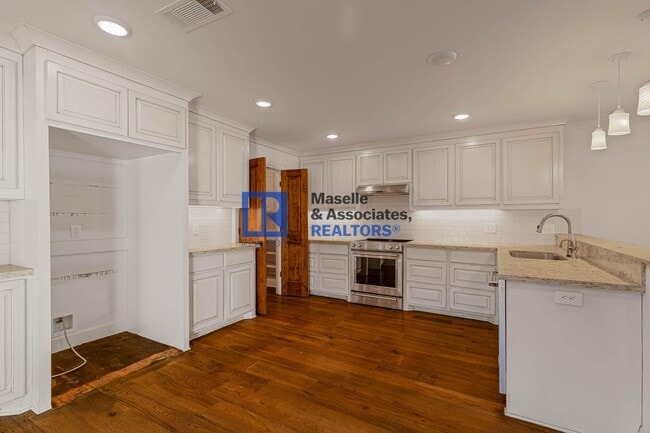 Building Photo - 2 Bed/2 Bath Townhouse in Brandon