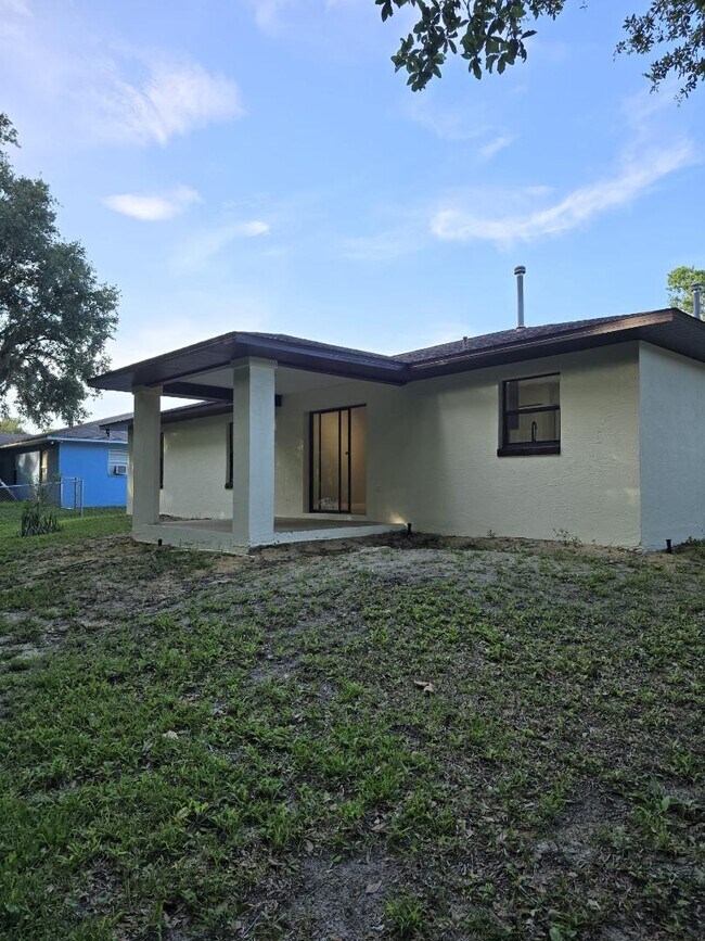 Building Photo - 518 Loomis Trail