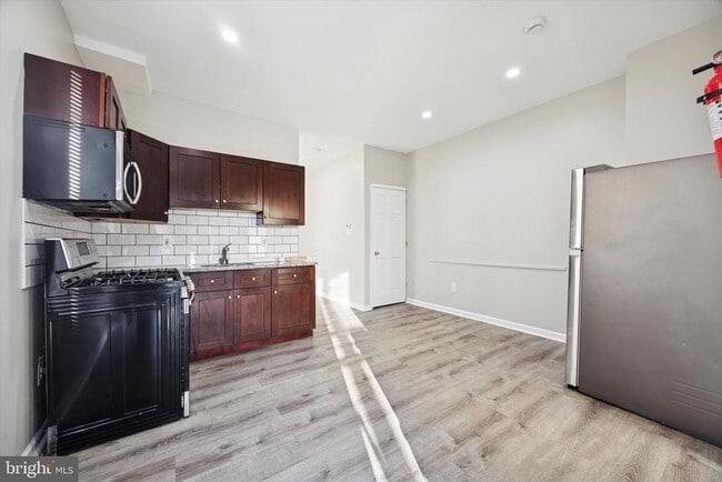 Primary Photo - 419 S 4th St