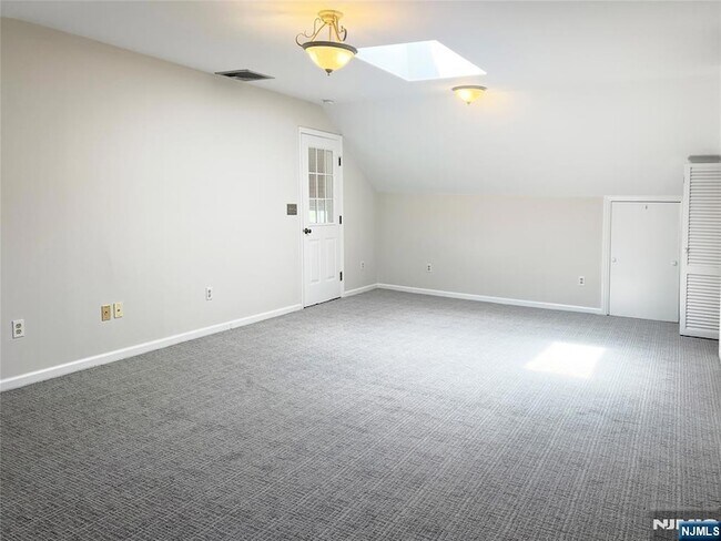 Building Photo - 605 Piermont Ave
