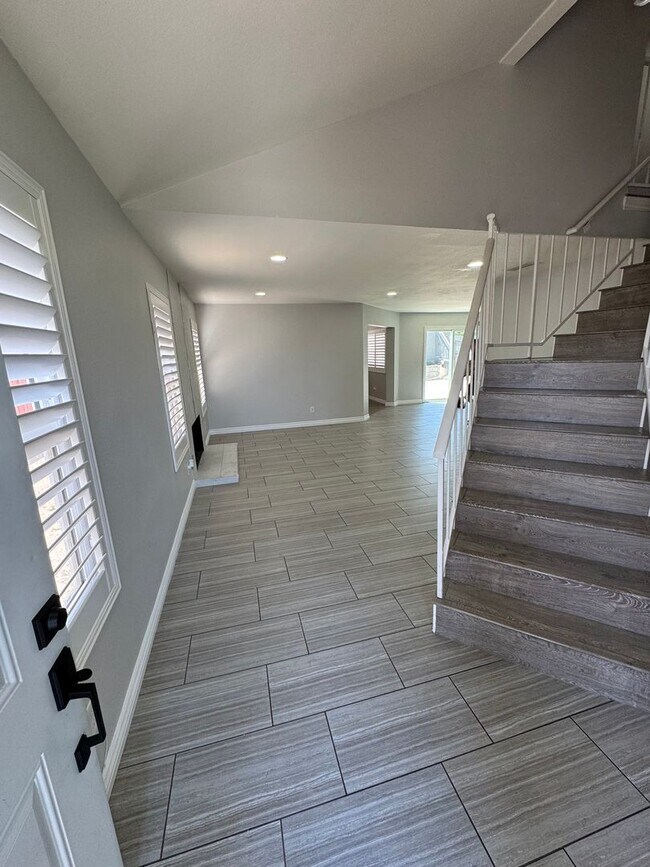 Building Photo - Beautiful 4- Bedroom Home