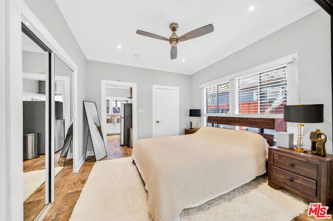 Building Photo - 5915 Lexington Ave