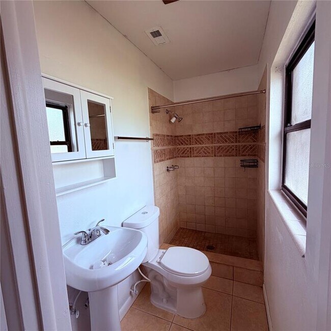 Building Photo - 6411 Santa Monica Dr