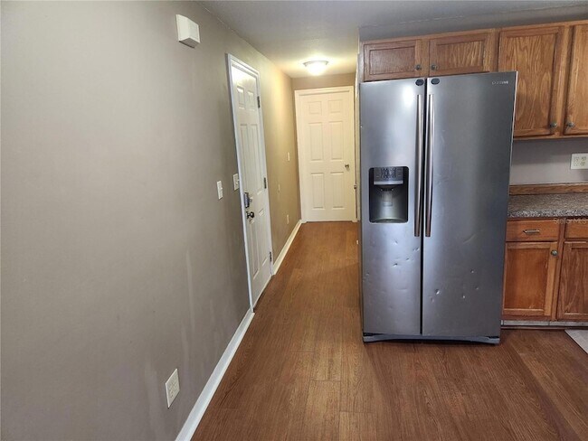 Building Photo - 1215 Skyview Blvd