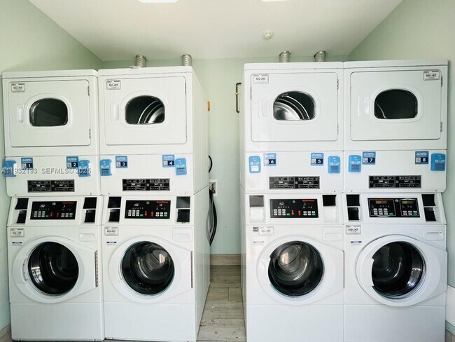 Building Photo - 1100 10th St