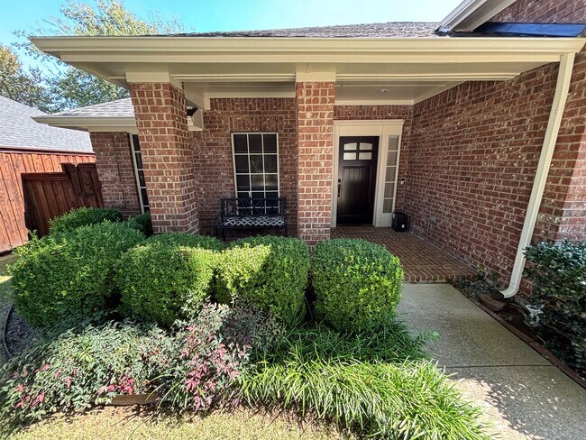 Building Photo - Great Flower Mound Location!