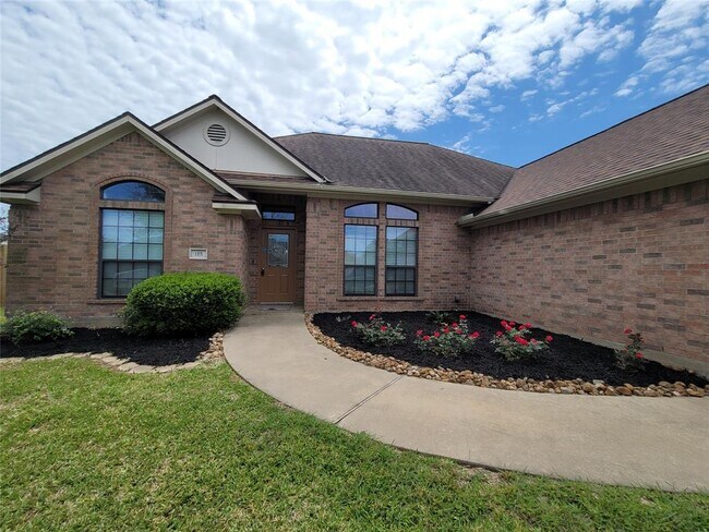 Building Photo - 115 Blue Bird Ct
