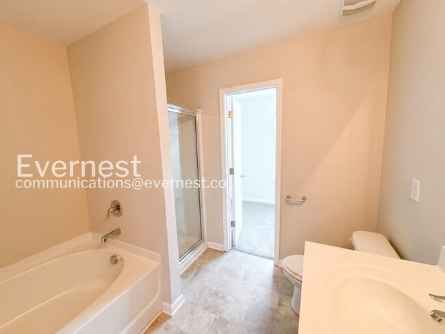 Building Photo - Limited Time Special Offer / 3 Bed, 2.5 Bath Home with Garage / Pet-Friendly / Vouchers Accepted ...