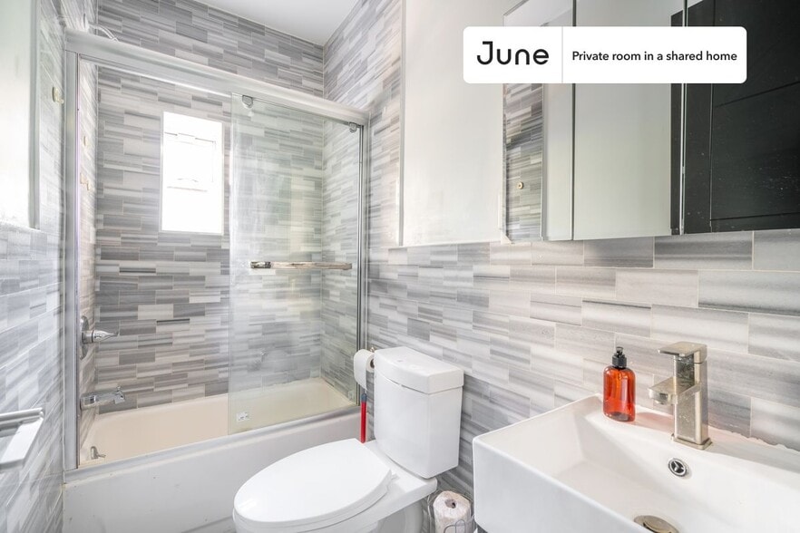 Building Photo - Room in Shared 3 bed/2 bath home in Upper West Side