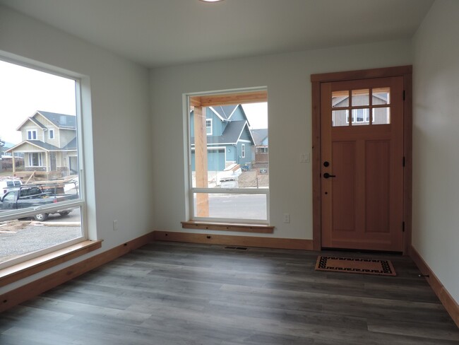 Building Photo - Application Pending - 4 Bedroom Home for R...