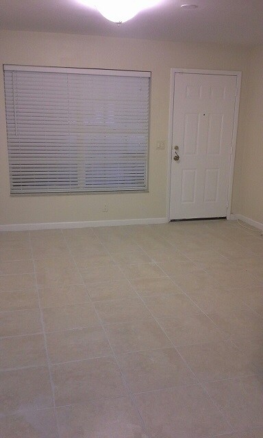 inside main entrance - 252 Majorca Ave