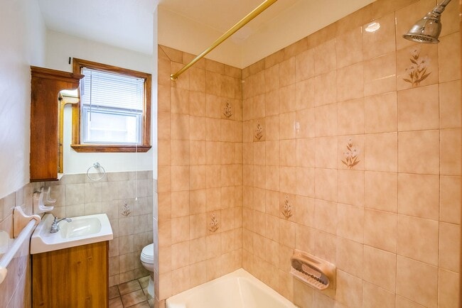 Building Photo - Three Bed East Passyunk Crossing Home