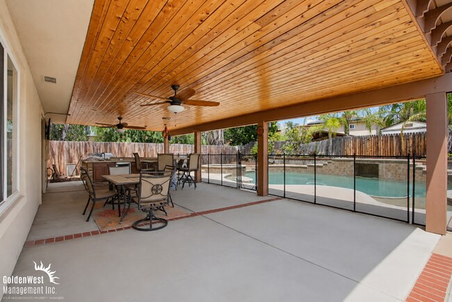 Building Photo - Bright & Spacious 4Bdm and 3Ba Home in Escondido!