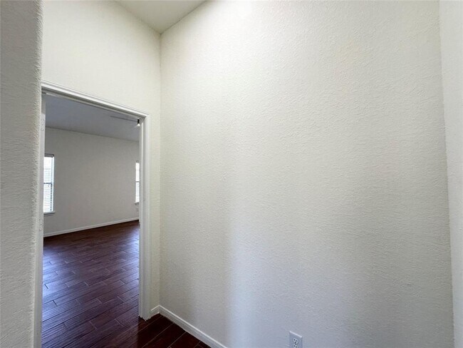 Building Photo - 23702 N Newport Bend
