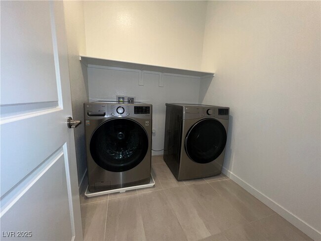 Building Photo - 549 Everett Ridge Ave