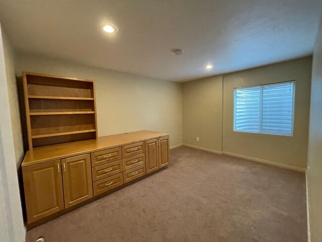 Building Photo - 1173 S 520 W St