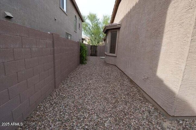 Building Photo - 857 W Glenmere Dr