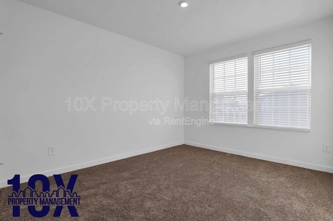 Building Photo - 3246 Mackinac Dr