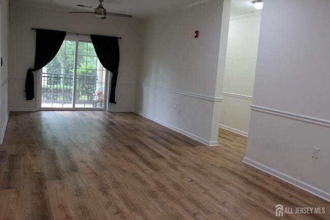 Building Photo - 611 Doral Ct