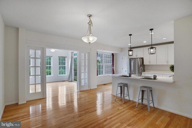 Building Photo - 4684 Carisbrooke Ln