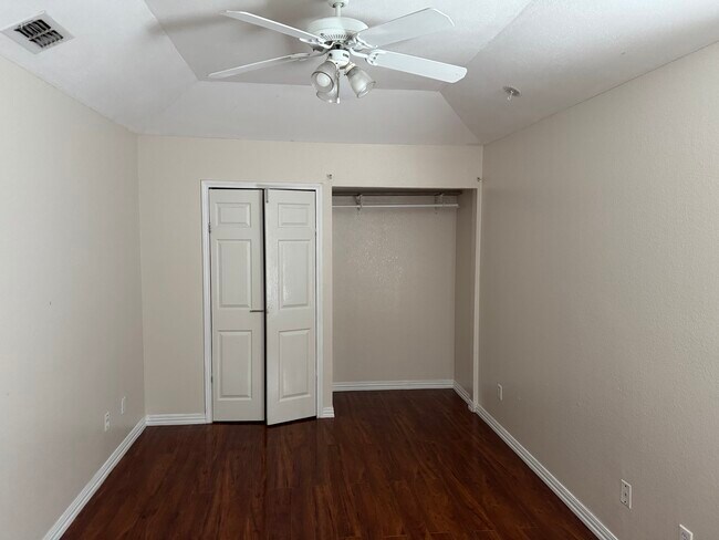 Building Photo - 705 Mynah Ave