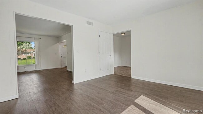 Building Photo - 2735 Foster Ave