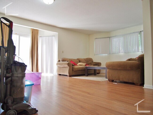 Building Photo - 5 Etna St