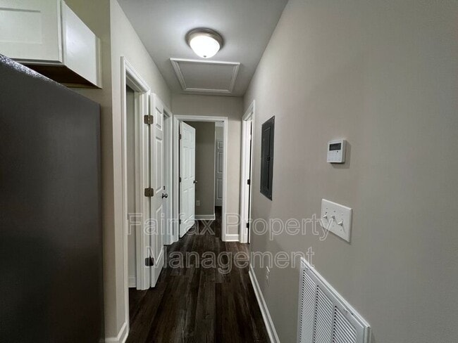 Building Photo - 223 N Briggs Ave