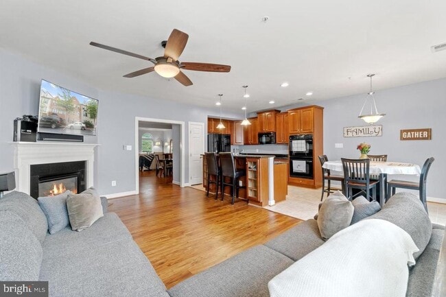 Building Photo - 2456 Eastbourne Dr