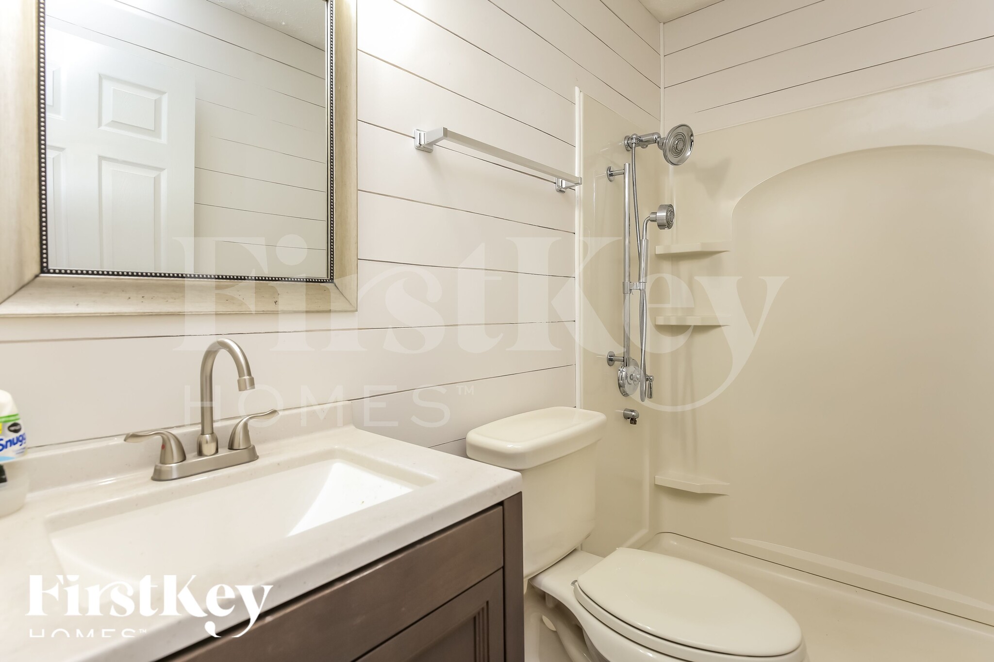 Building Photo - 432 Shady Ln Cir