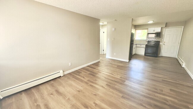 Building Photo - 2915 Straus Ln