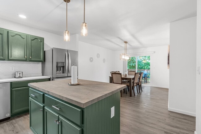 Building Photo - 2662 Smoke View Dr