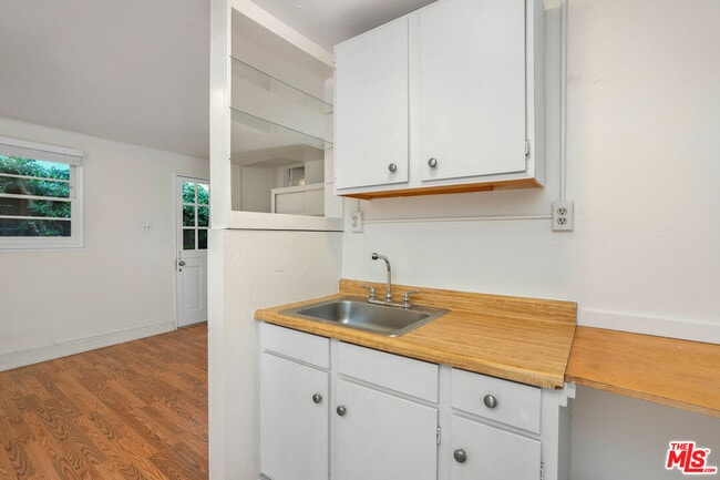 Building Photo - 547 Stassi Ln