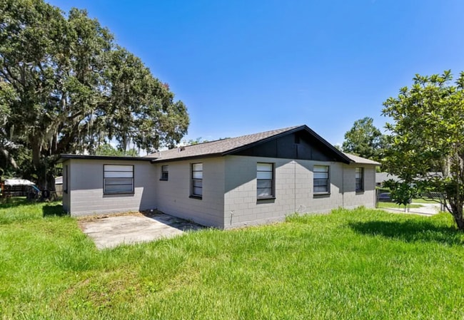 Building Photo - 744 S Bailey Ave