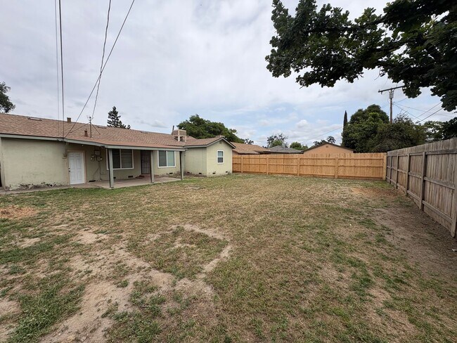 Building Photo - Charming Home for Rent Available Now!