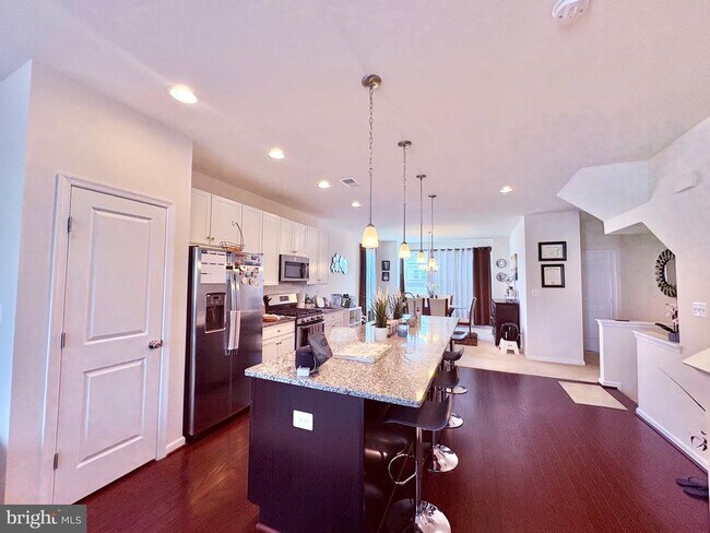 Building Photo - 438 Boxelder Dr