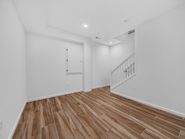 Building Photo - Newly Built 4BR/3BA Two-Level Townhome with Parking - Minutes to Navy Yard & Capitol Hill