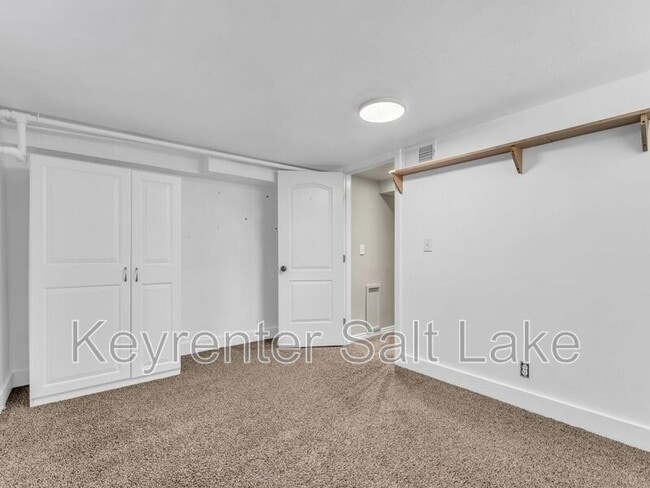 Building Photo - 965 MacFarland Dr