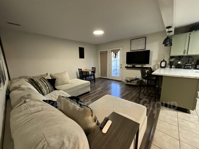 Building Photo - 1935 Chevy Dr