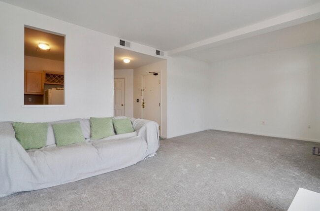 Building Photo - 941 JFK Blvd E