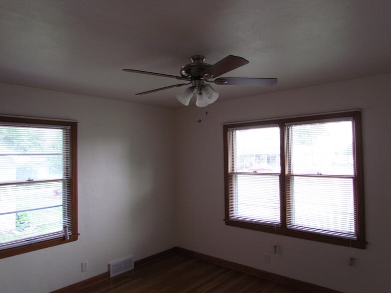Building Photo - 1205 W Bloomington Rd
