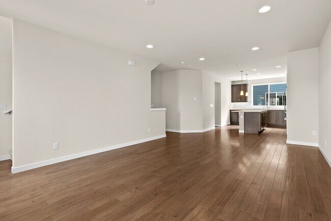 Building Photo - 14655 35th Ct NE