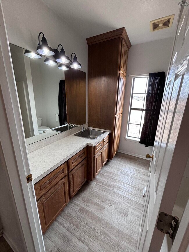 Building Photo - 1513 P B Ln