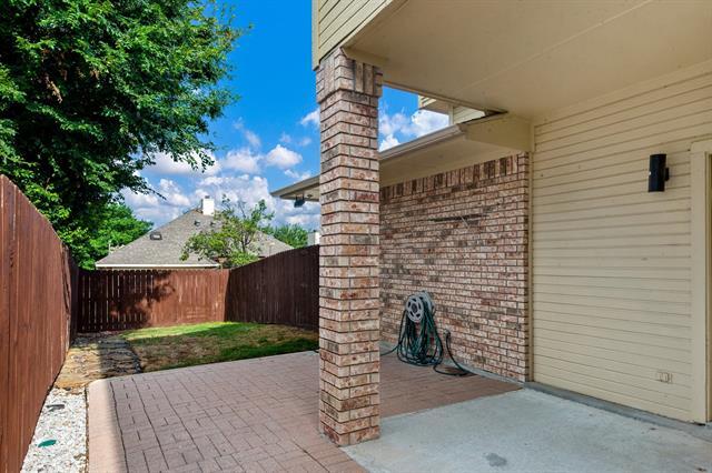 Building Photo - 2221 Meadowstone Dr