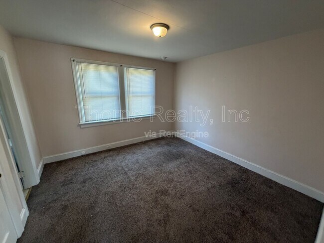 Building Photo - 218 S Vyne St