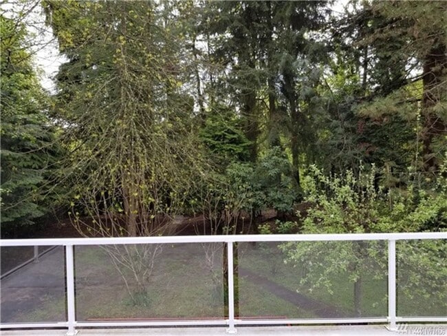 Building Photo - Bellevue 4 bedroom Home in Newport Hills!